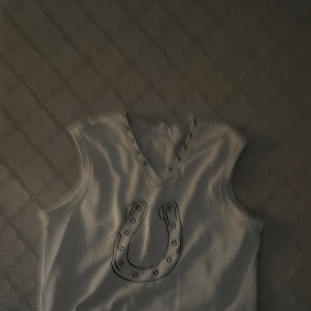 Sleeveless Shirt with Horseshoe Design